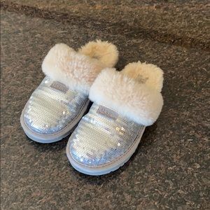 Sequence Ugg slippers